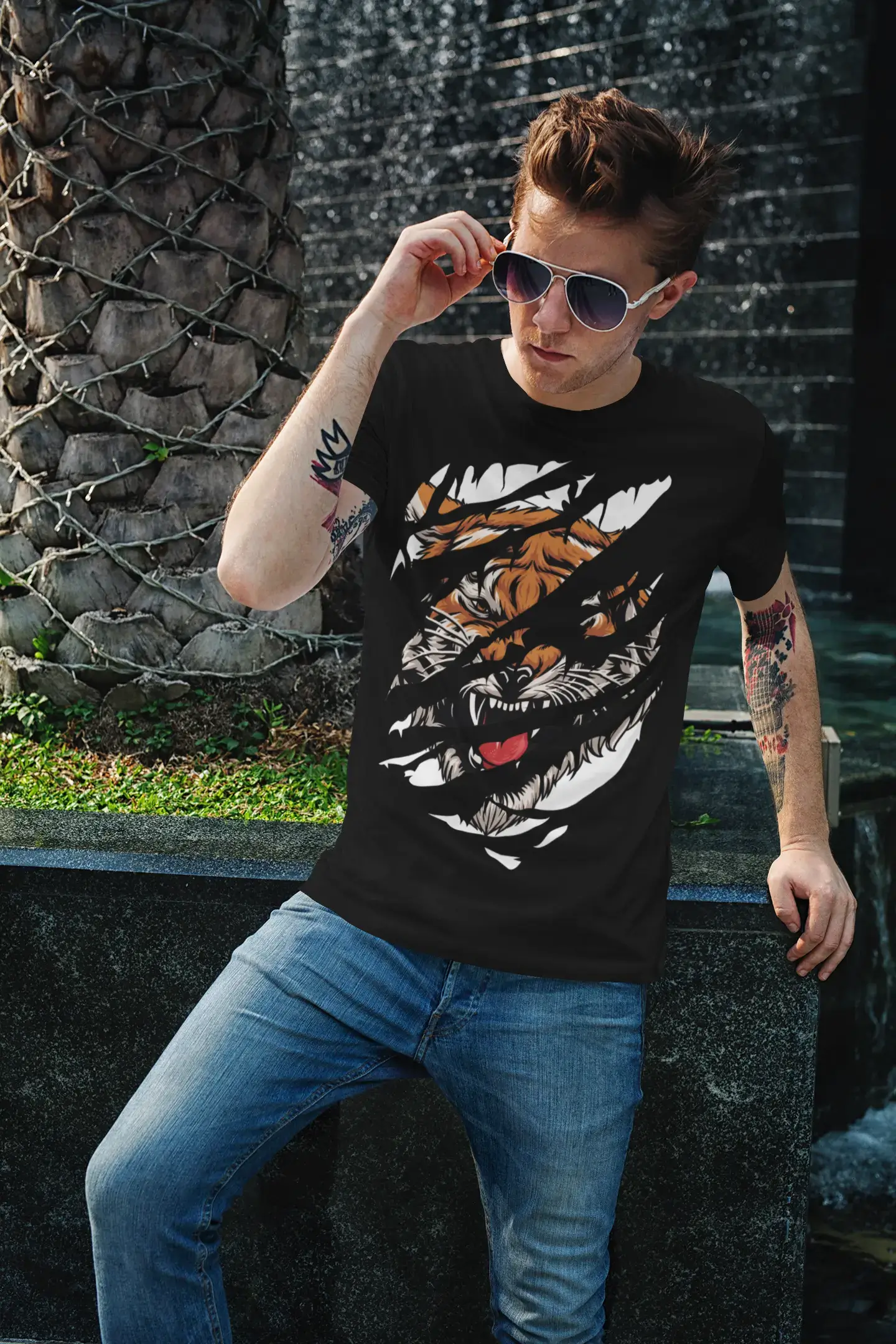 Men's short-sleeve casual midnight top-ULTRABASIC Men's Torn T-Shirt Angry Tiger Face - Short Sleeve Shirt for Men