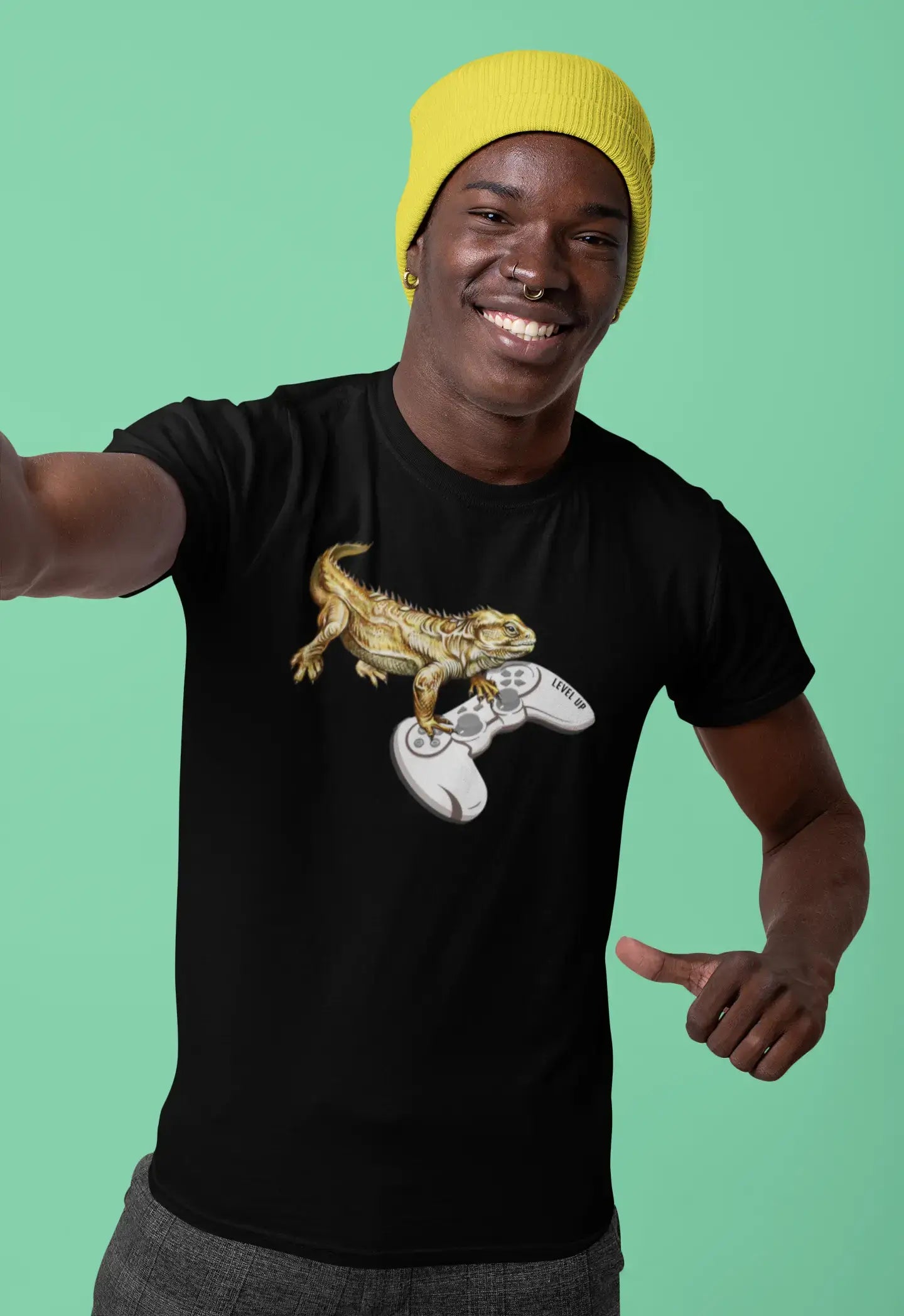 Men's short-sleeve warm concert tee-ULTRABASIC Men's T-Shirt Lizard on Joystick - Funny Gaming Apparel - Humor Joke