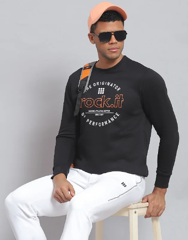 Men's hoodie with wide hemline-Men Black Solid Round Neck Full Sleeve Sweatshirt