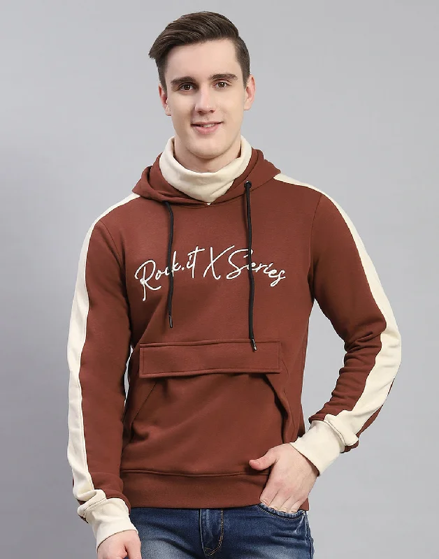 Men's hoodie for windy walks-Men Brown Solid Hooded Full Sleeve Sweatshirt