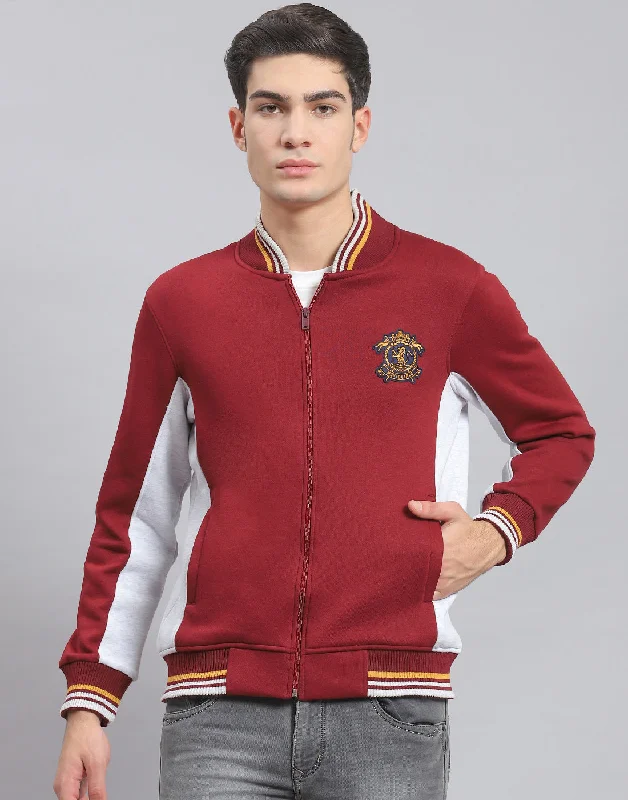 Men's hoodie with crisp logo-Men Maroon Solid Mandarin Collar Full Sleeve Sweatshirt