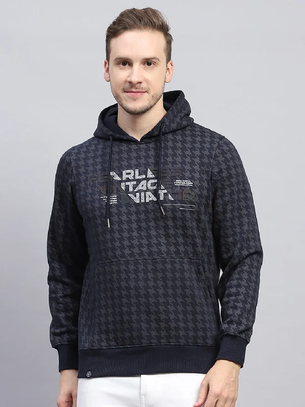 Men's hoodie for sprinting practice-Men Navy Blue Printed Hooded Full Sleeve Sweatshirt