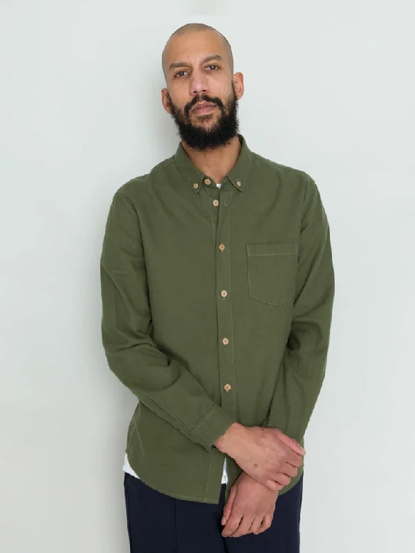 Folk Relaxed Fit Shirt in Dark Sage Flannel