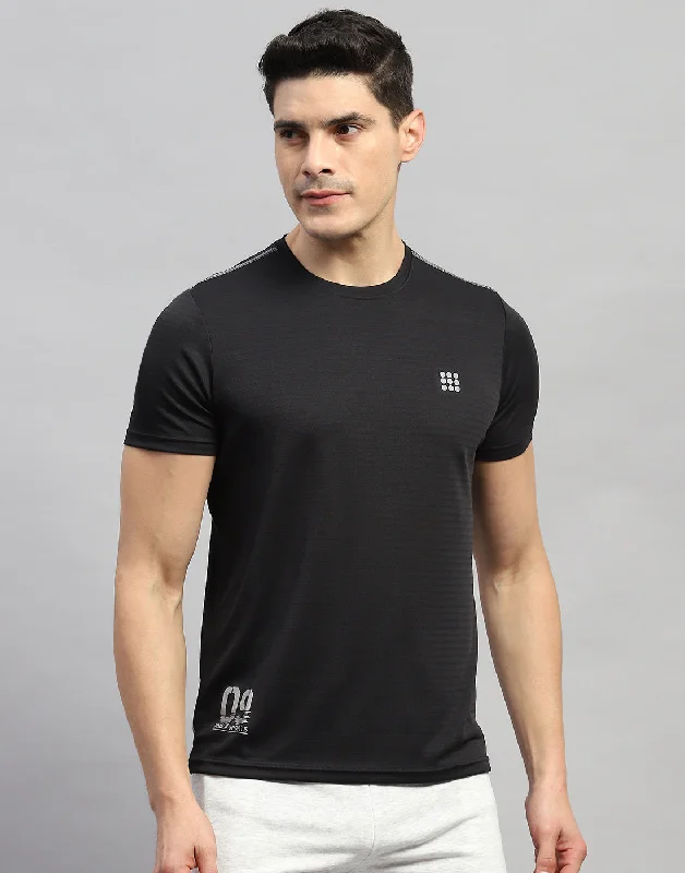 Men's short-sleeve vibrant sleek black tee-Men Black Solid Round Neck Half Sleeve T-Shirt